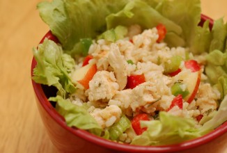 Салат из курицы и коричневого риса