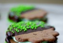 Печенье-сэндвичи в шоколаде с мятной начинкой
