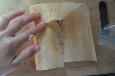 Тамале с перцем и чёрной фасолью - приготовление