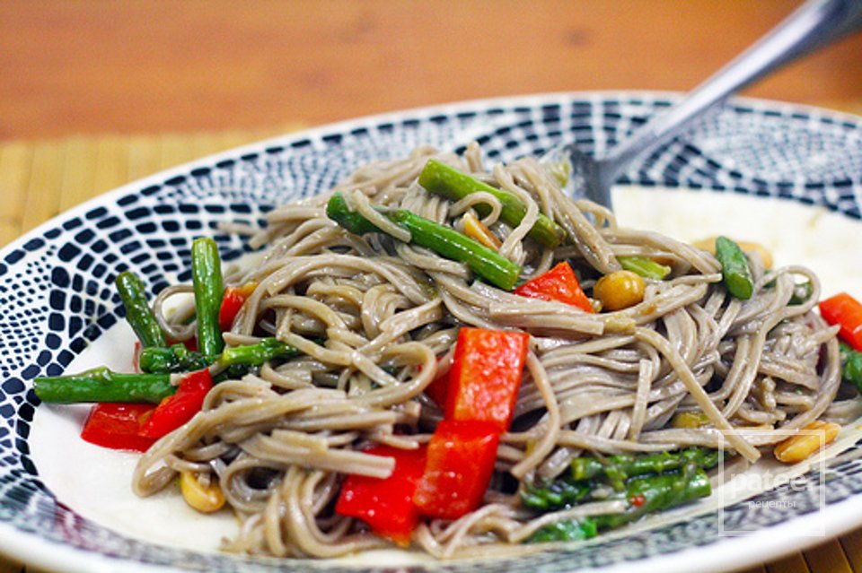 Лапша Соба со спаржей и арахисом - Шаг 8