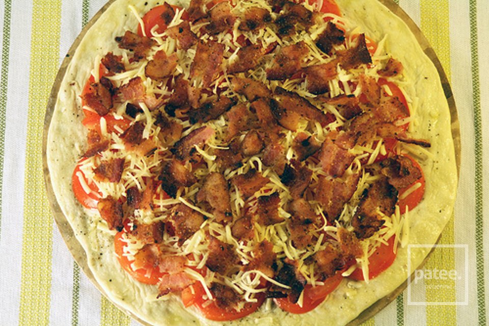 Пицца с беконом, латуком и томатами - Шаг 4
