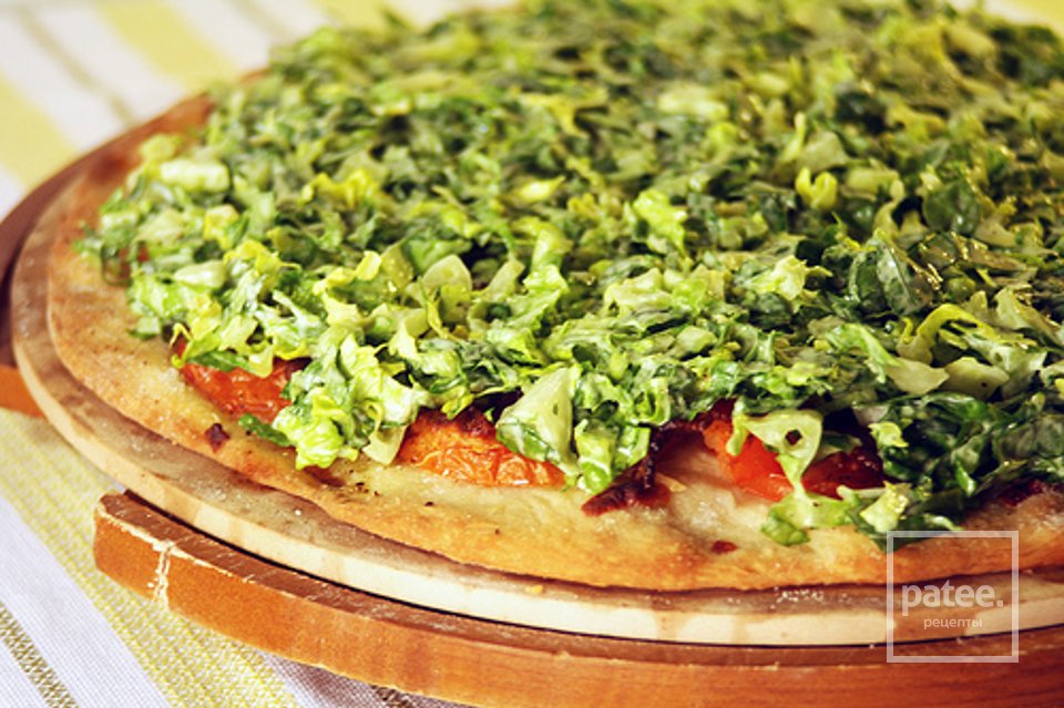 Пицца с беконом, латуком и томатами - Шаг 7