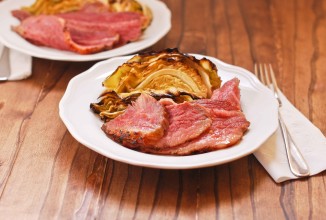 Глазированная солонина с печёной капустой