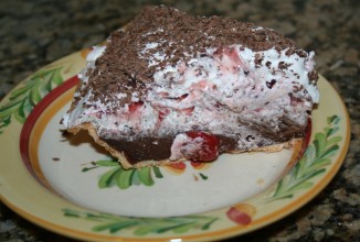 Пирог со сливочно-вишневой начинкой