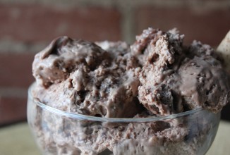 Шоколадно-солодовое мороженое