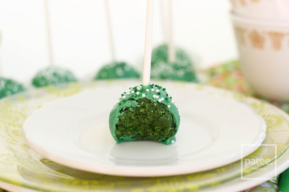 Глазированные конфеты из бисквитов на палочке - Шаг 15