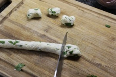 Сырные клецки с соусом Антипаста - приготовление