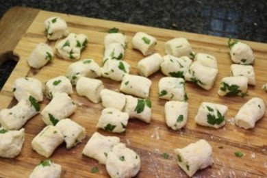 Сырные клецки с соусом Антипаста - приготовление