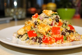 Салат Фиеста с курицей и киноа