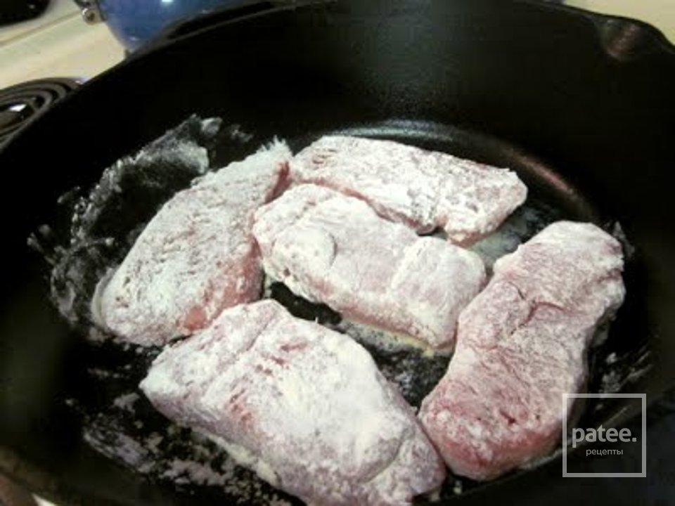 Свиные отбивные с грибами - Шаг 2