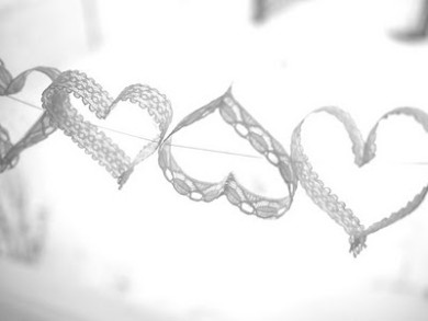 Гирлянда из кружевных сердец