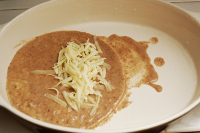 Лепешки в фасолевом соусе - приготовление