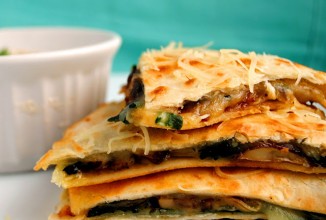 Кесадилья со шпинатом и грибами