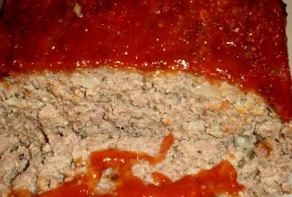 Запеченный фарш под соусом