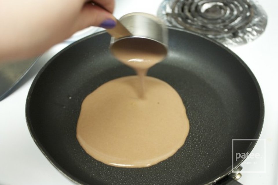 Шоколадные блины с взбитыми сливками - Шаг 4