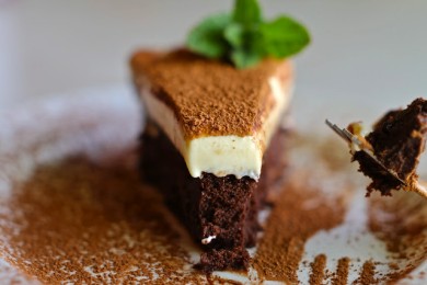 Шоколадный торт с белым муссом - приготовление