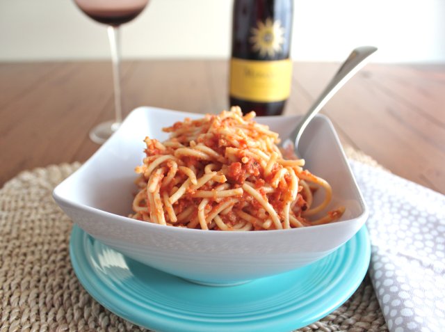 Спагетти под соусом с водкой
