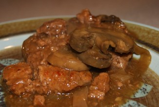 Говяжьи отбивные с грибами