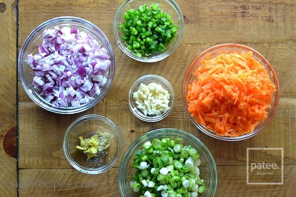 Пряный салат на листе салата - Шаг 2