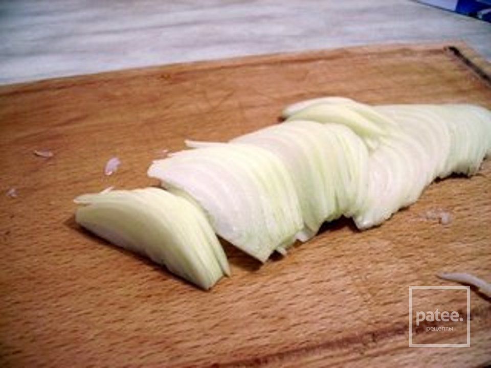 Кальмары с яйцами и огурцами - Шаг 2