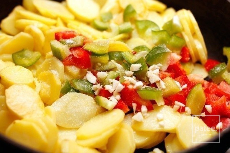 Картофельная запеканка с яйцами - Шаг 4