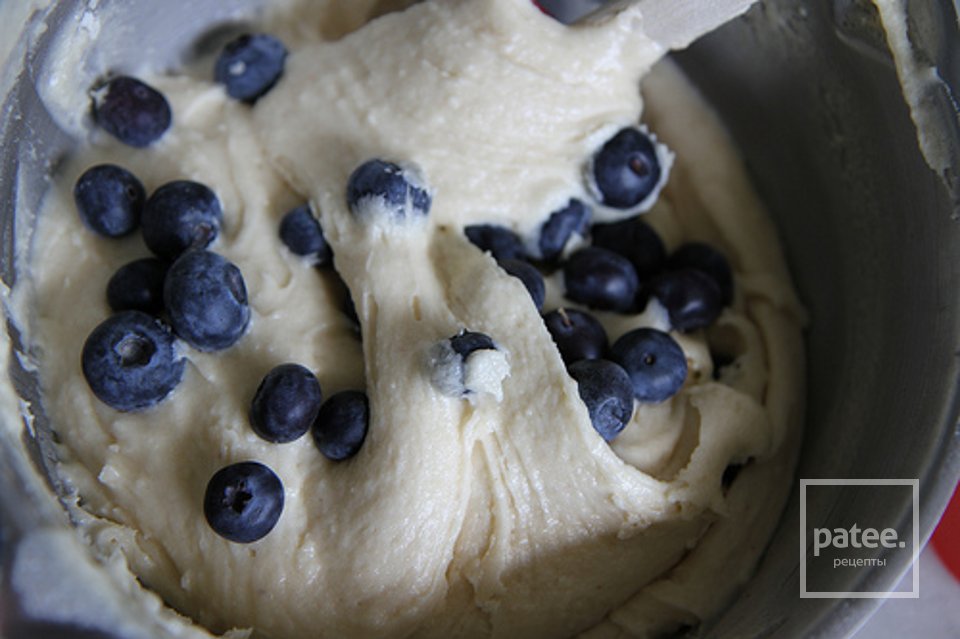 Черничные пончики с ванильной глазурью - Шаг 6