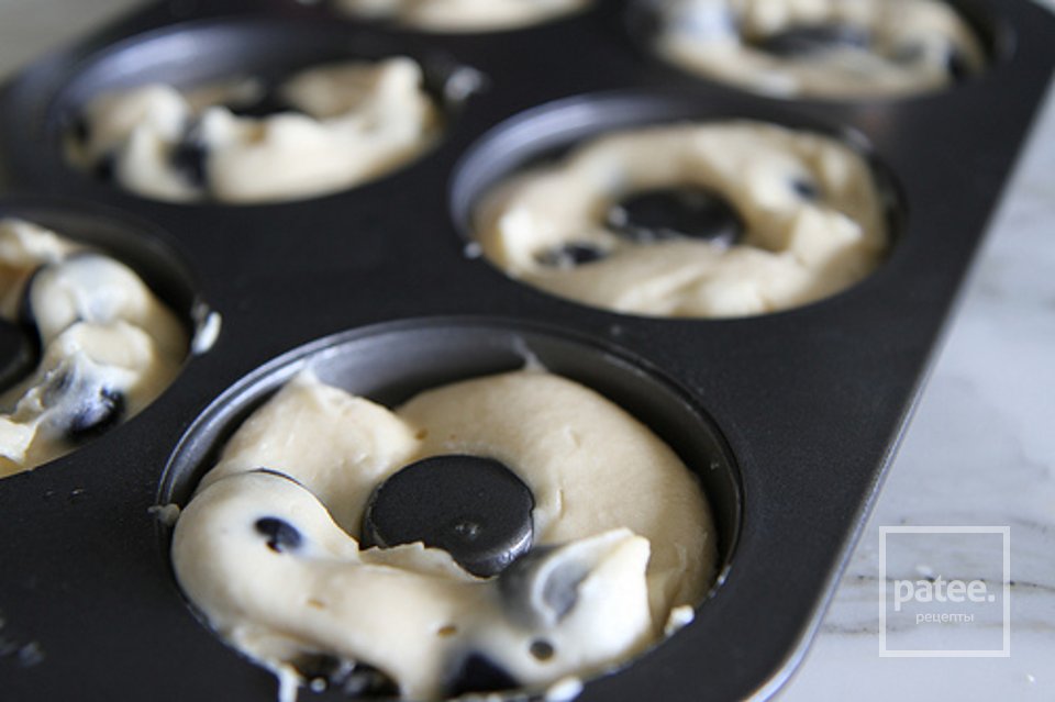 Черничные пончики с ванильной глазурью - Шаг 7