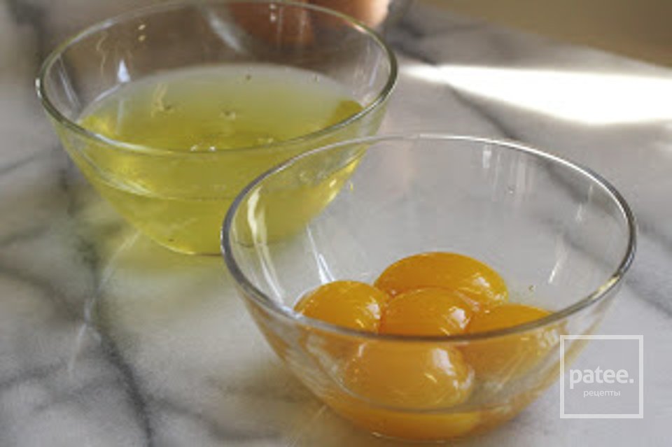 Шоколадно-миндальный торт с малиновым соусом - Шаг 2