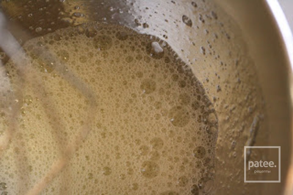 Шоколадно-миндальный торт с малиновым соусом - Шаг 13