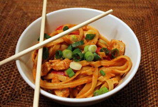 Паста с курицей по-тайски