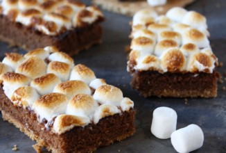 Шоколадный пирог с зефиром