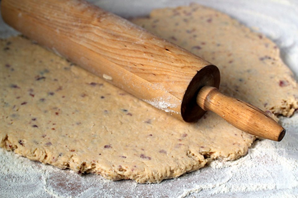 Сырные бисквиты с беконом - Шаг 11