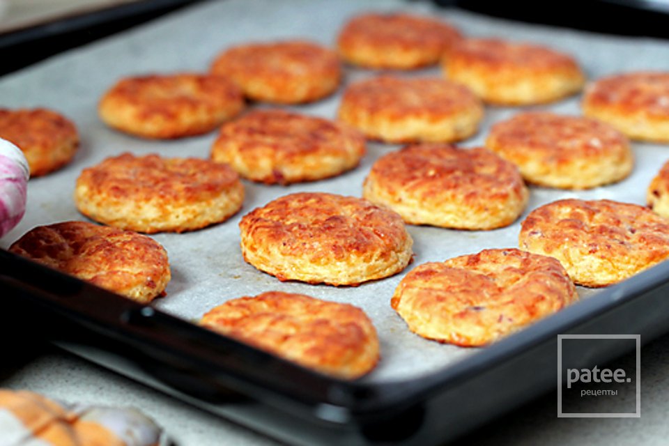 Сырные бисквиты с беконом - Шаг 14