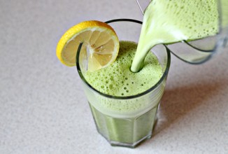 Смузи со шпинатом, имбирем и ананасовым соком