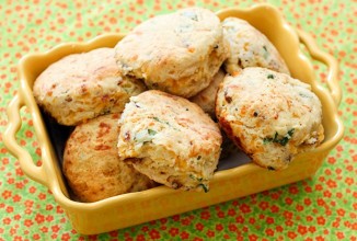 Печенье с сыром и беконом