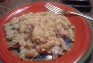 Паста в соусе с креветками и грибами