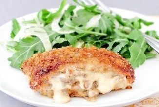 Свиные отбивные с сыром и грибами