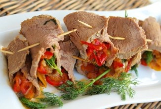 Рулеты из говядины с маринованным перцем