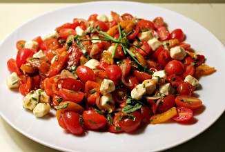 Салат из помидоров и перца