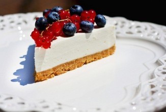 Чизкейк со свежими ягодами