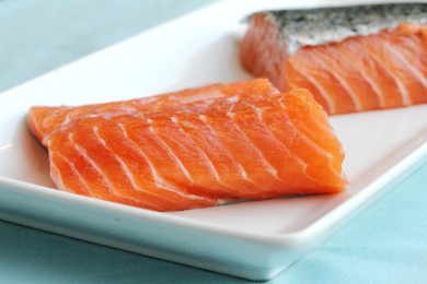 Коричневый рис с лососем, вином и грибами - приготовление