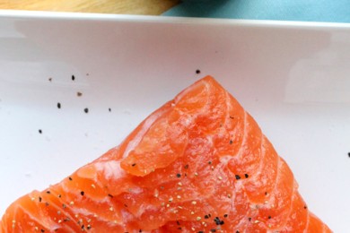 Коричневый рис с лососем, вином и грибами - приготовление