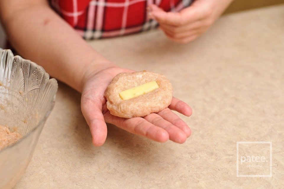 Куриные котлеты с сыром - Шаг 7