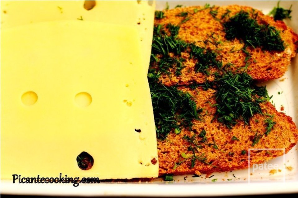 Сырная запеканка с хлебом и укропом - Шаг 1