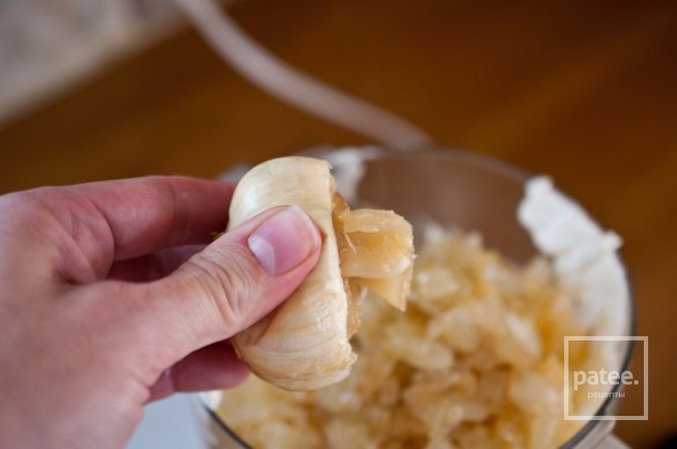 Подлива из лука и чеснока - Шаг 10