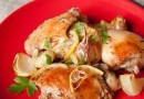 Запеченная курица с лимонами и белым вином