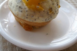 Маффины с персиками и маком