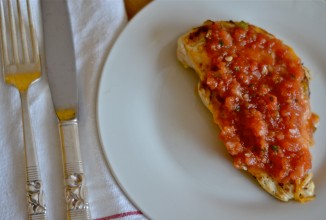 Курица с сыром и сальсой