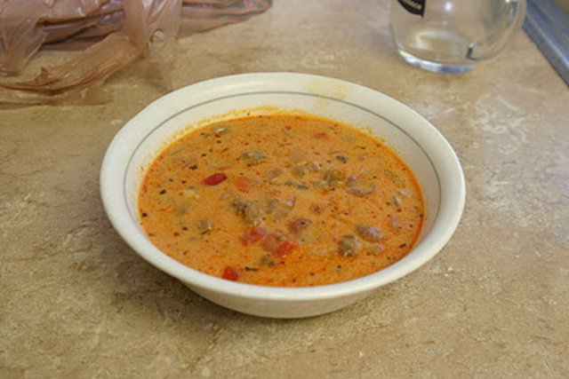 Суп с колбасой и грибами