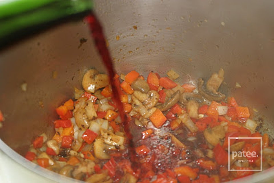 Суп с колбасой и грибами - Шаг 11